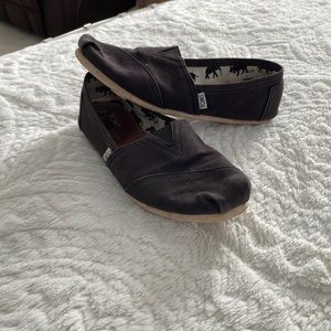Womens toms size 9